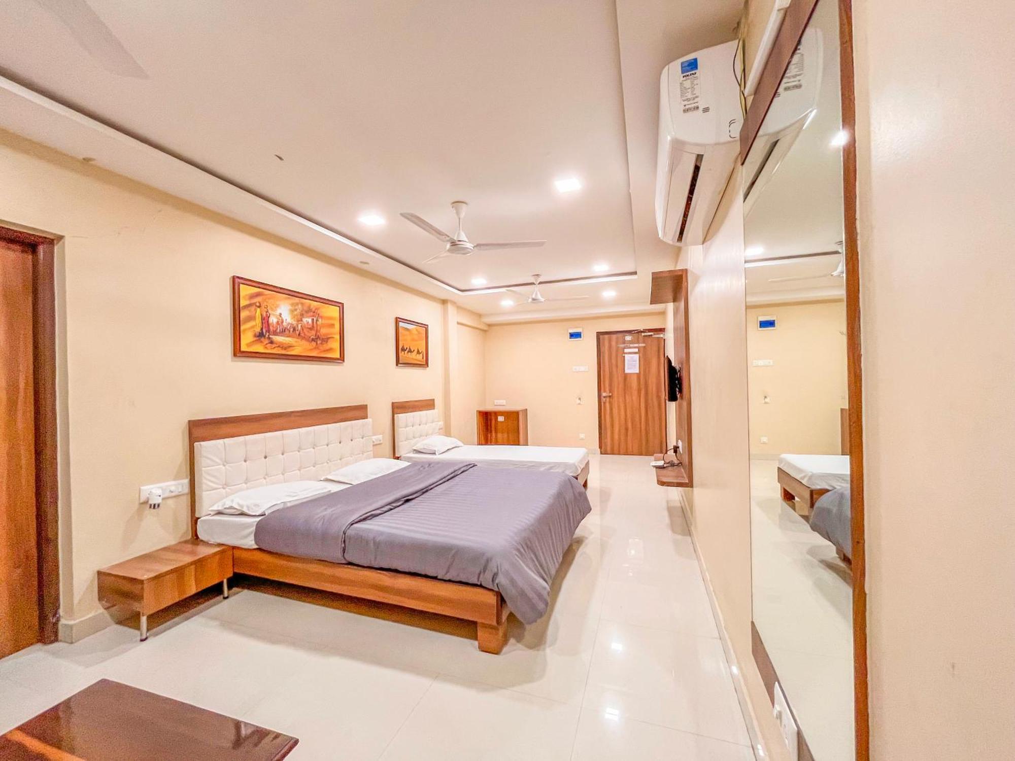 Stayguru Park View Residency Bhuj Buitenkant foto