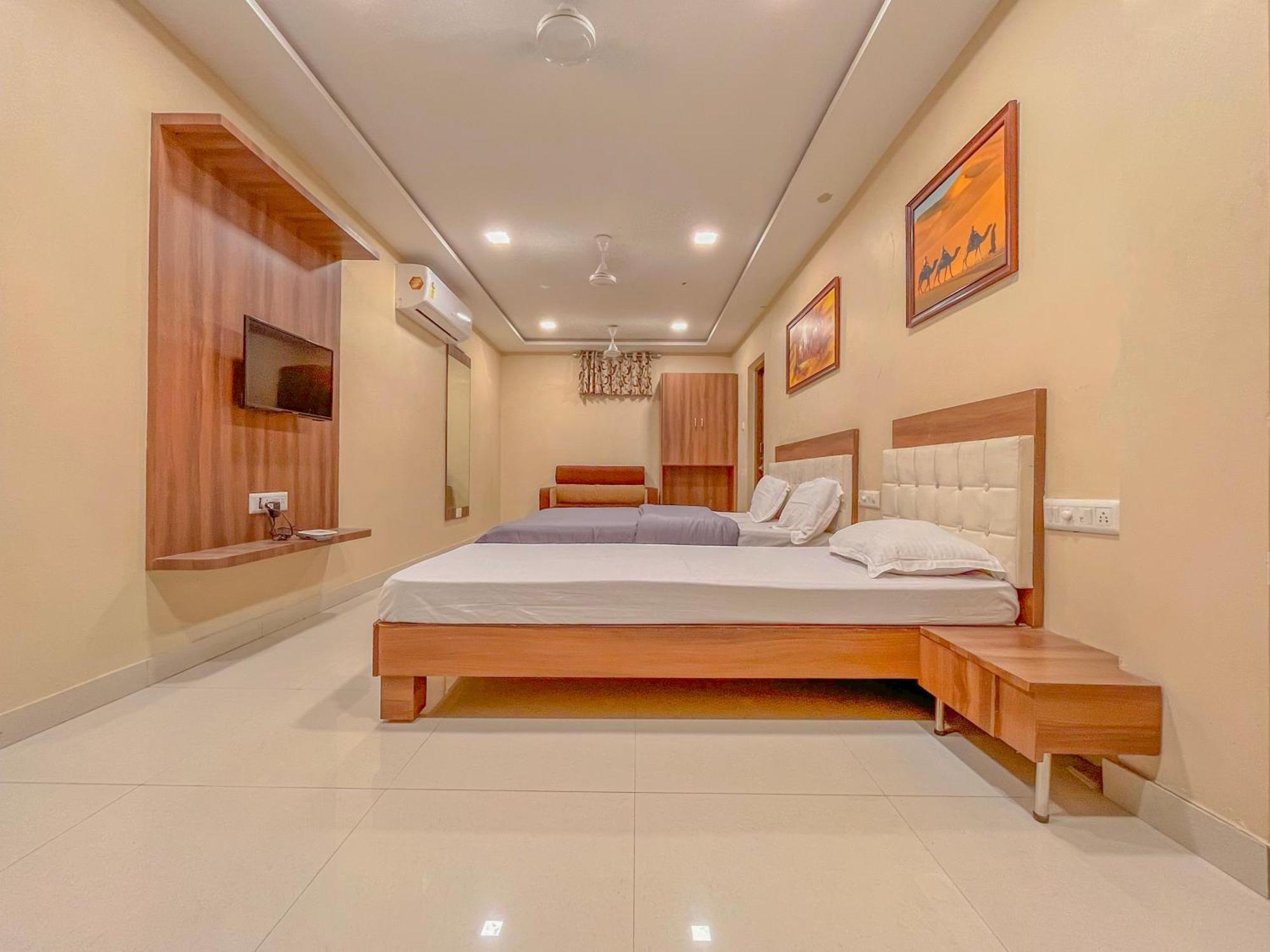 Stayguru Park View Residency Bhuj Buitenkant foto