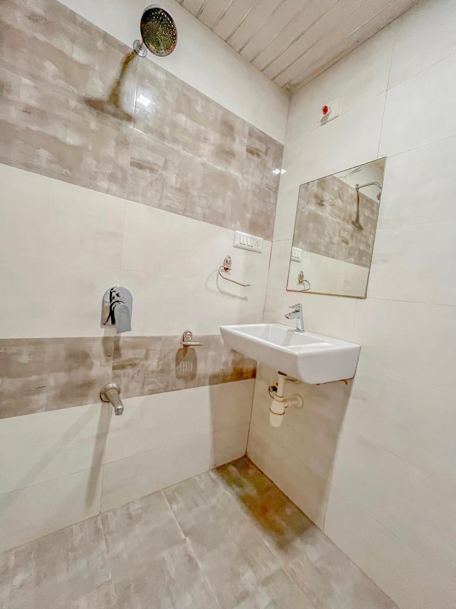 Stayguru Park View Residency Bhuj Buitenkant foto
