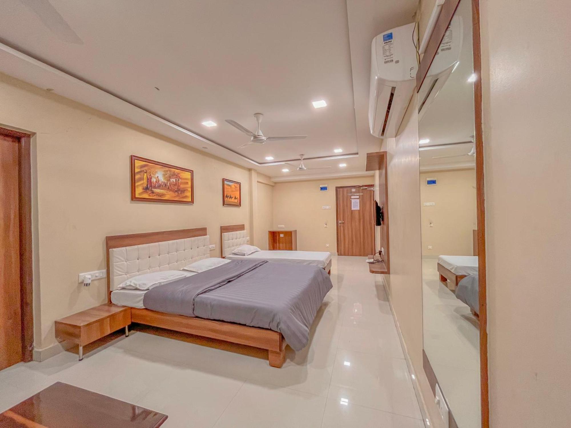 Stayguru Park View Residency Bhuj Buitenkant foto