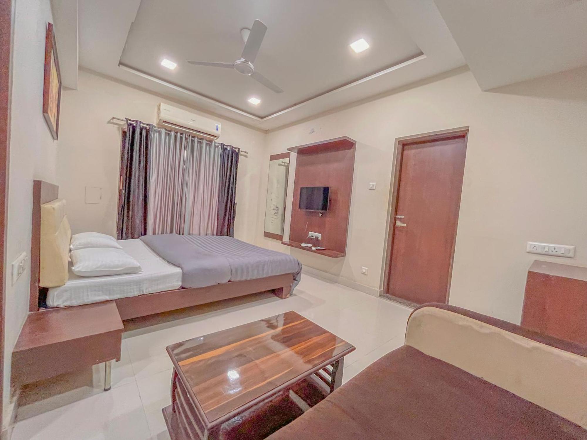 Stayguru Park View Residency Bhuj Buitenkant foto