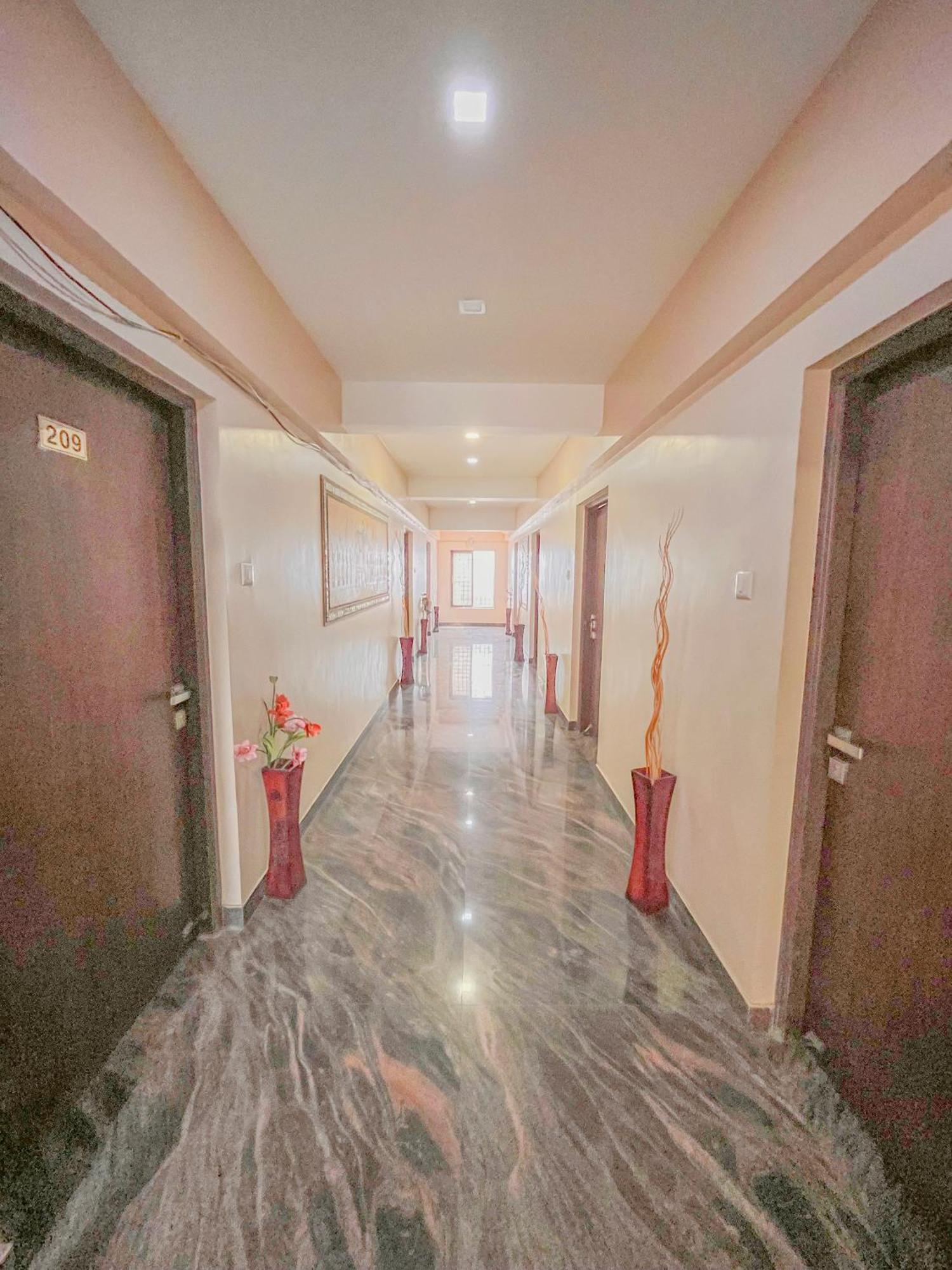 Stayguru Park View Residency Bhuj Buitenkant foto