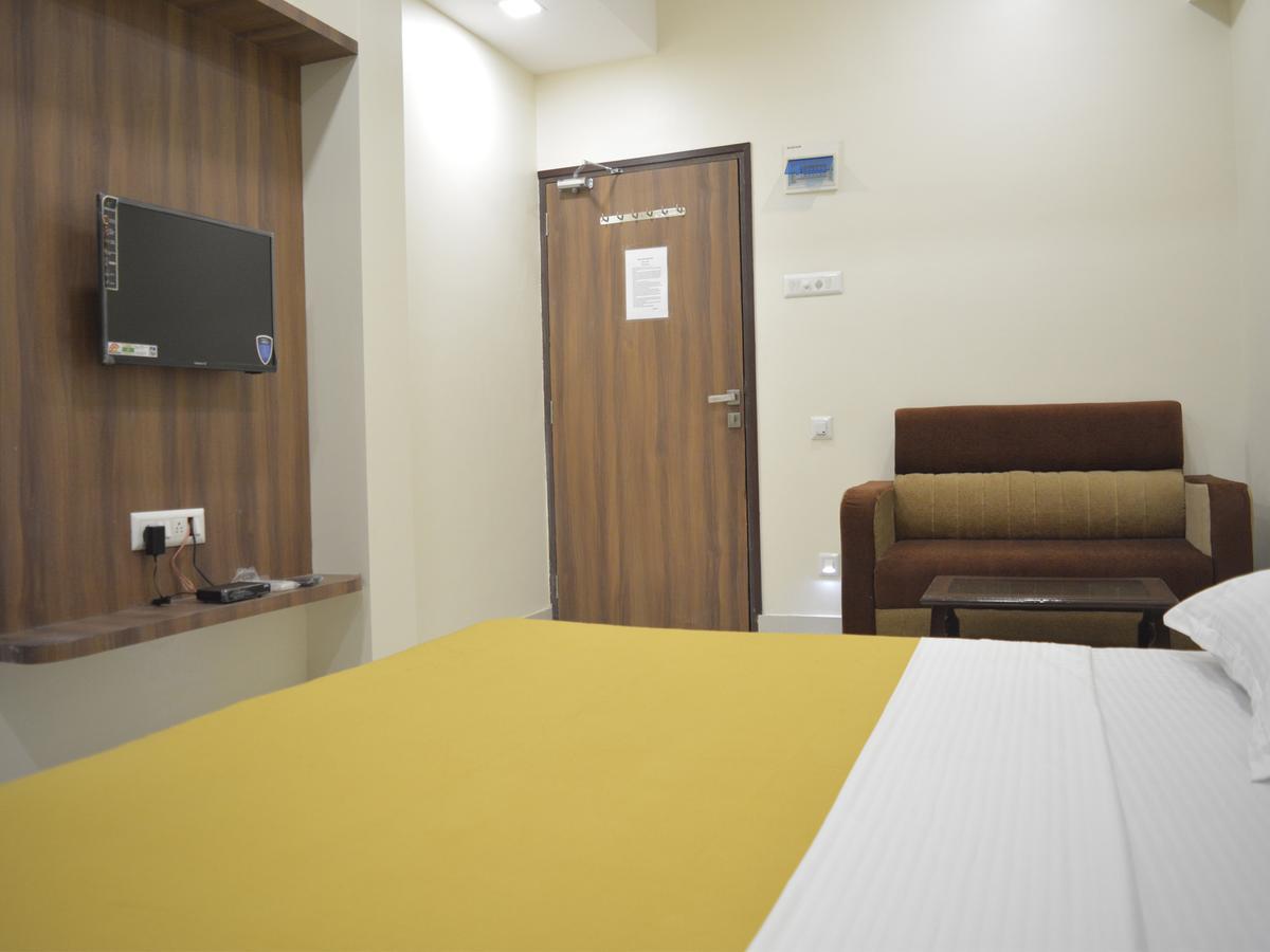 Stayguru Park View Residency Bhuj Buitenkant foto