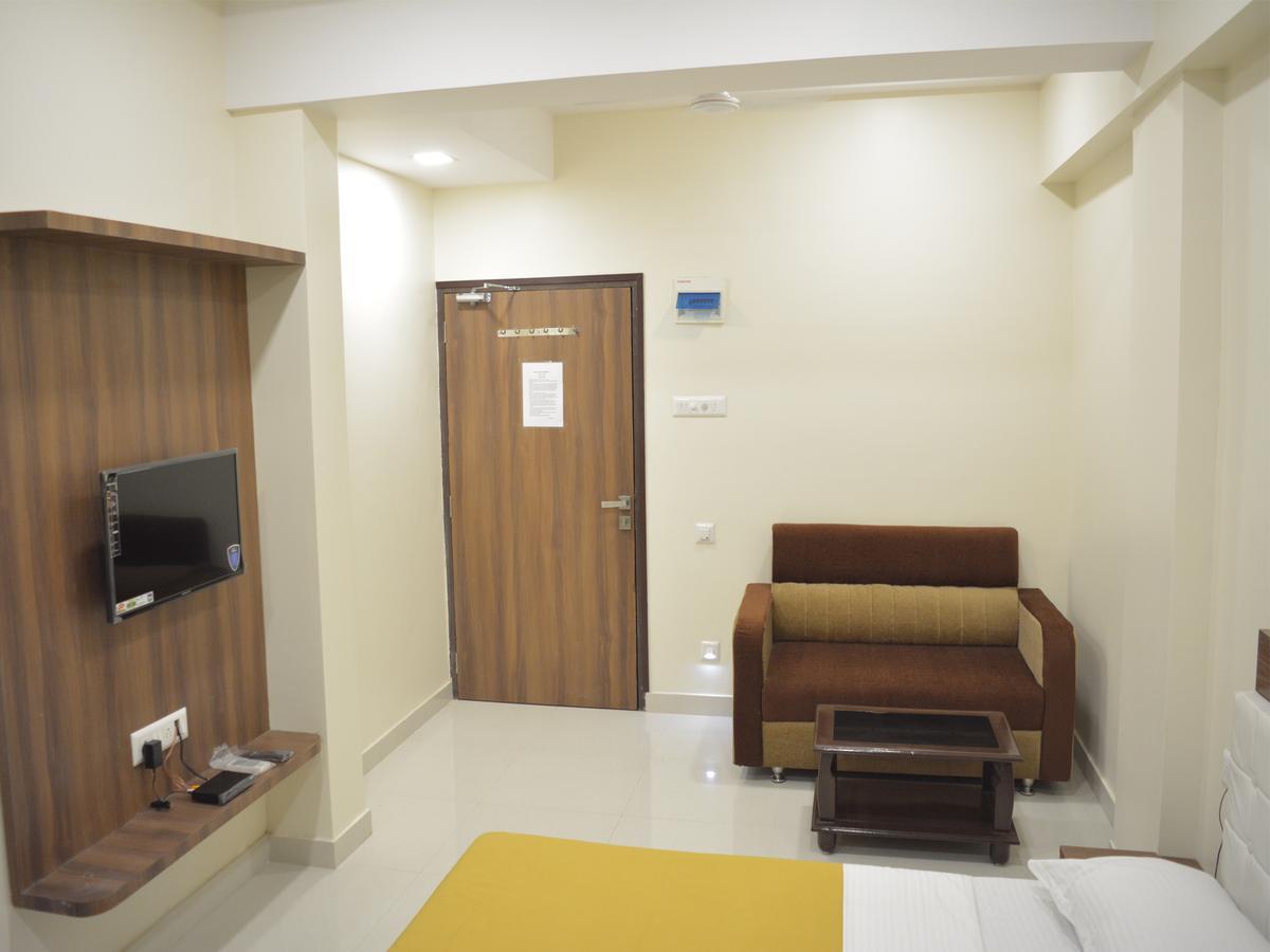 Stayguru Park View Residency Bhuj Buitenkant foto