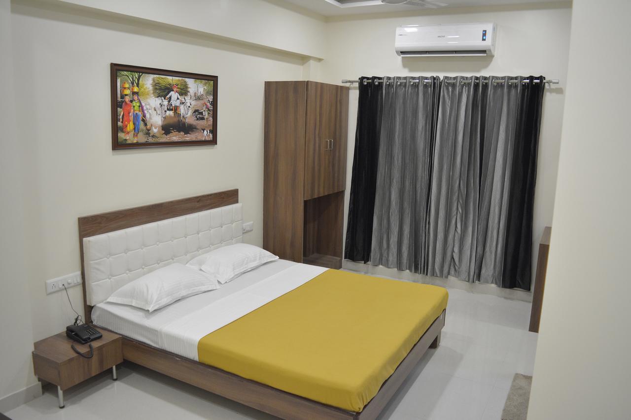 Stayguru Park View Residency Bhuj Buitenkant foto
