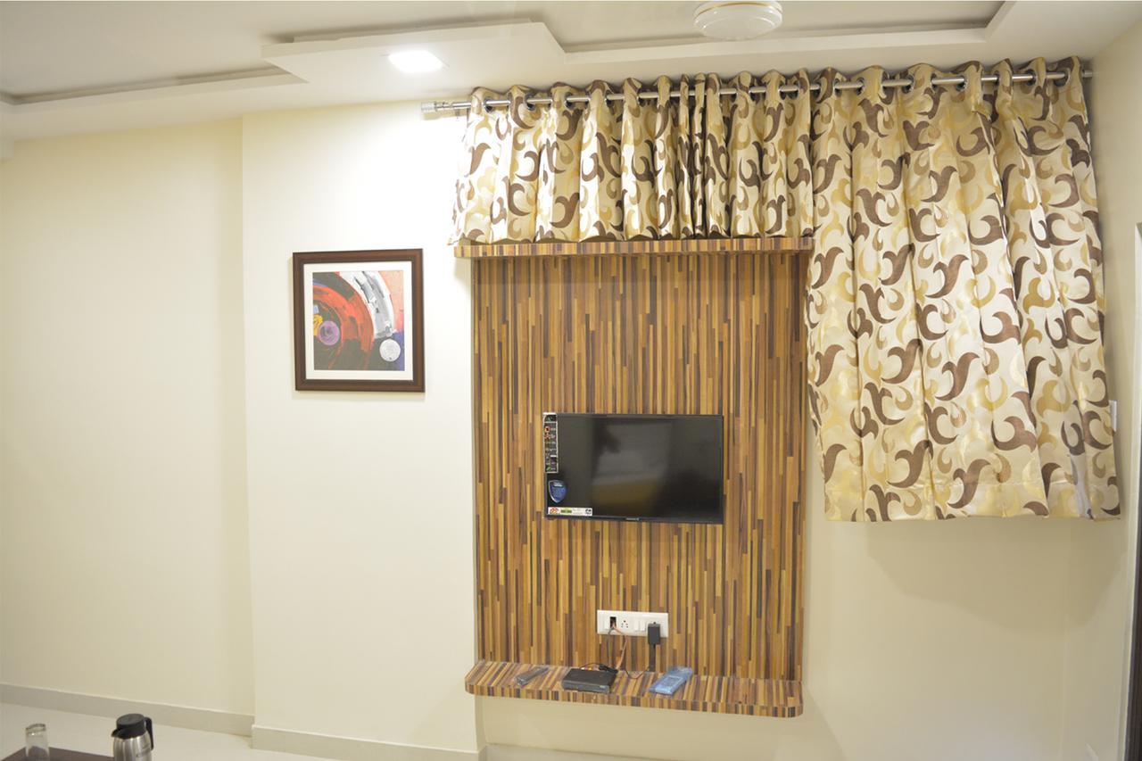 Stayguru Park View Residency Bhuj Buitenkant foto
